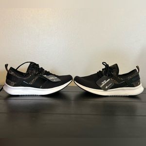 NWT Women’s Size 8 New Balance Sneakers